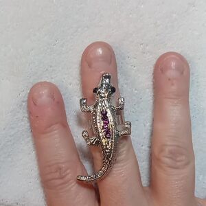 Gator ring